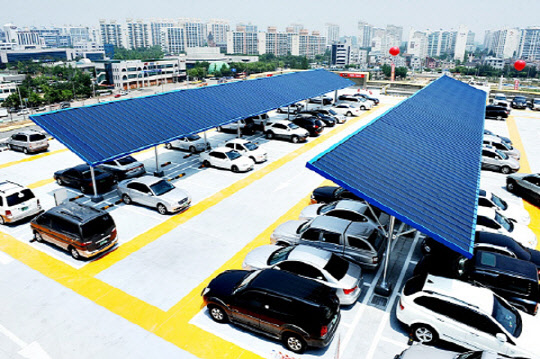 롯데마트 경기 평택점에 설치한 태양광 발전설비. 롯데마트 제공